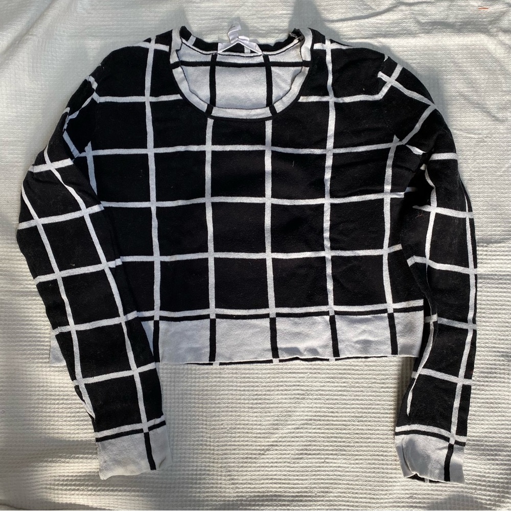 Black and White patterned Cropped Sweater